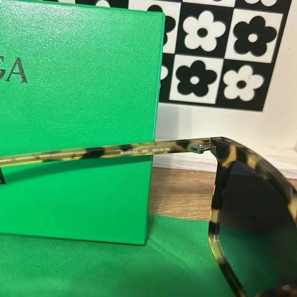 Bottega Venetta sunglasses - Picture 3 of 7